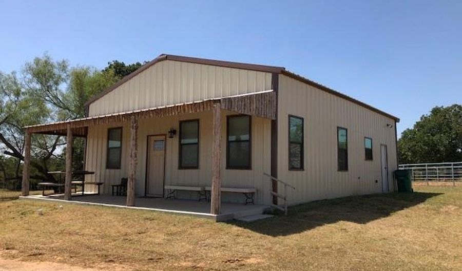 4507 County Road 2690, Alvord, TX 76225 - 2 Beds, 1 Bath