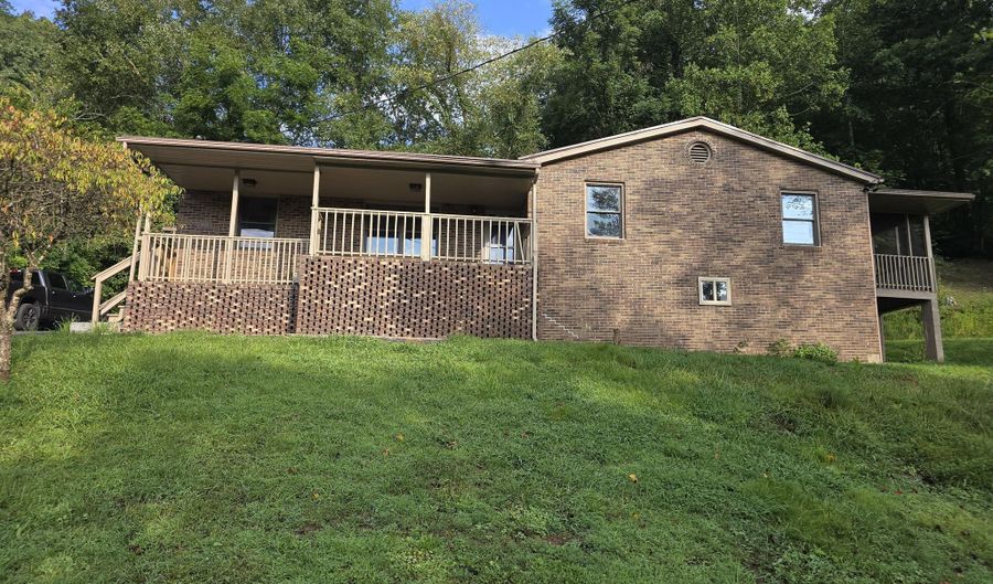 65 Kenneth Ln, Baxter, KY 40806 - 4 Beds, 2 Bath