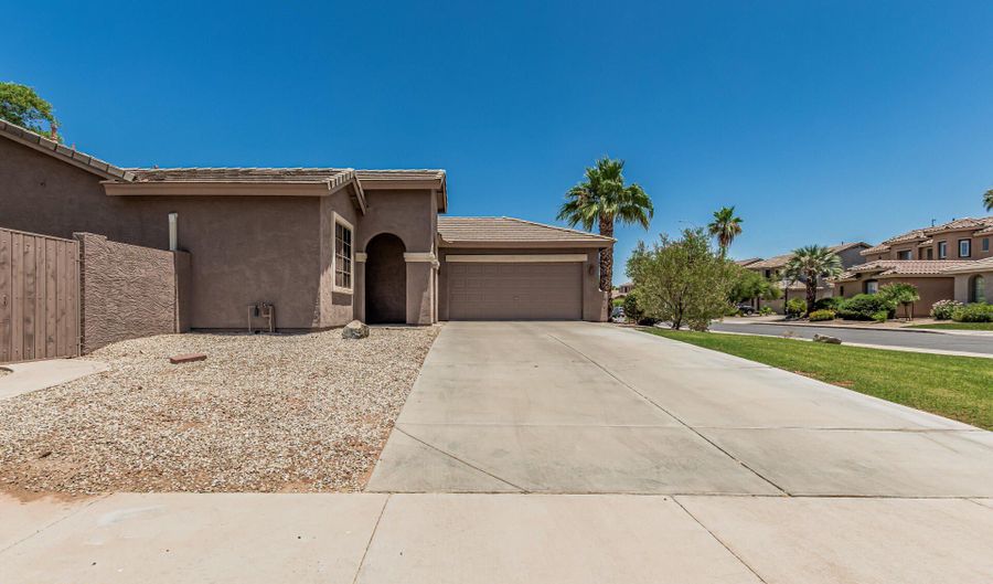 162 W RAVEN Dr, Chandler, AZ 85286 - 4 Beds, 2 Bath