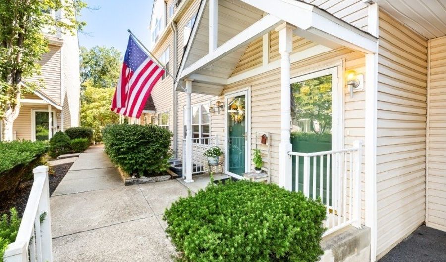 23 Bristol Ct 23, Bayonne, NJ 07035 - 2 Beds, 3 Bath