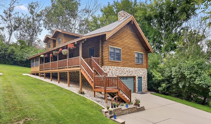 1334 Hillside, Algonquin, IL 60102 - 3 Beds, 4 Bath