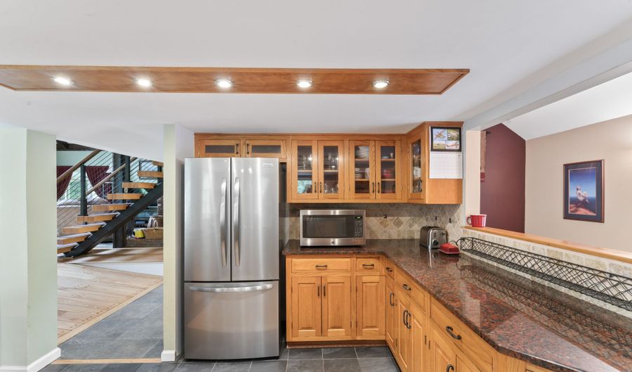 27 Whippoorwill Ln, Bethany, CT 06524 - 4 Beds, 3 Bath