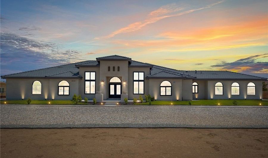 20721 Standing Rock, Apple Valley, CA 92307 - 5 Beds, 4 Bath
