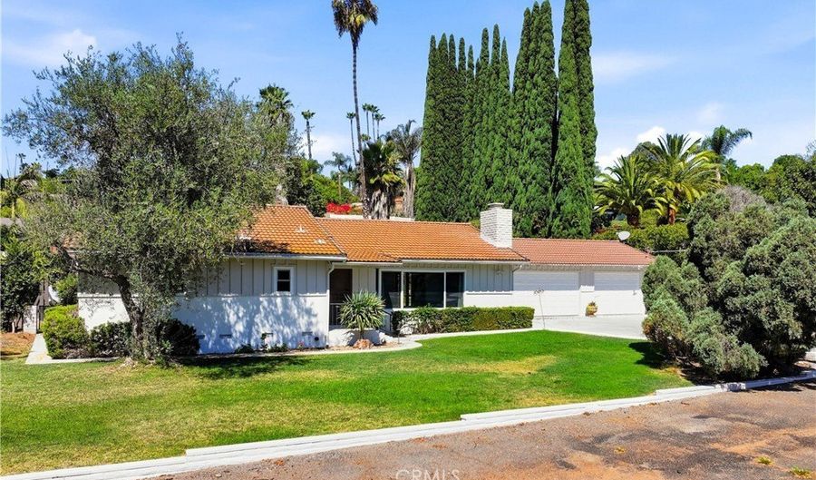 1613 Encino, Escondido, CA 92025 - 3 Beds, 2 Bath