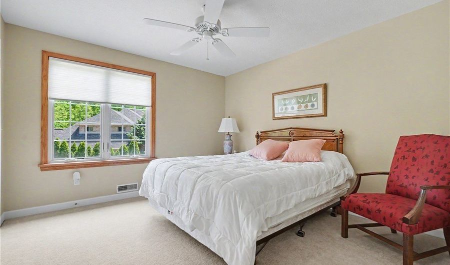 1250 Woodsview Dr, Akron, OH 44313 - 4 Beds, 4 Bath