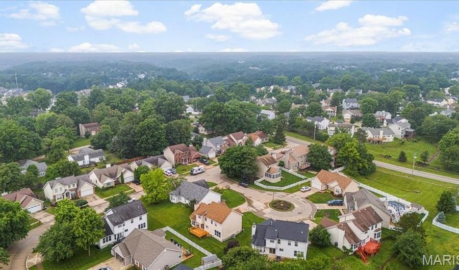 208 Kylewood Ct, Ballwin, MO 63021 - 4 Beds, 4 Bath
