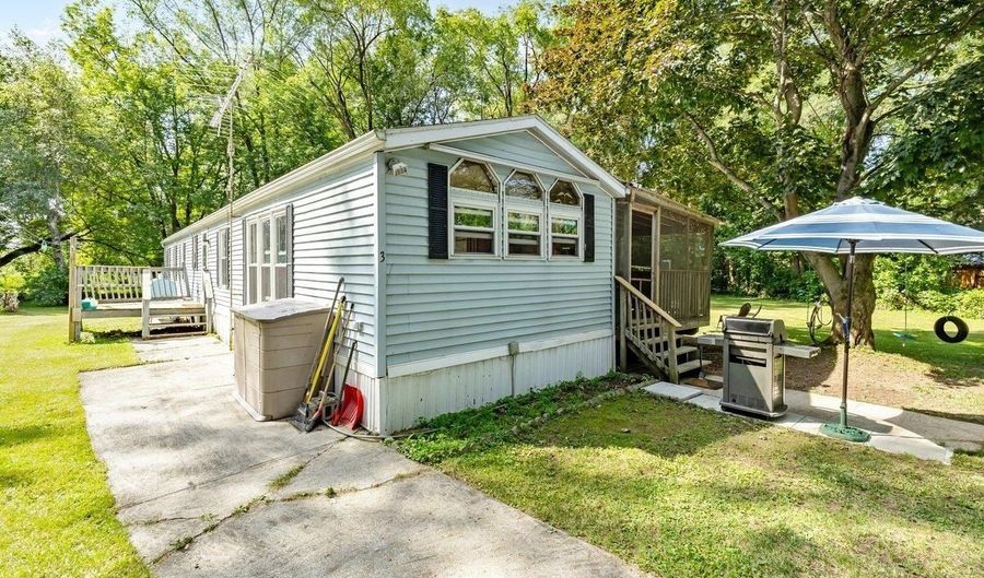 37 Wheeler Dr, Alburgh, VT 05440 - 2 Beds, 2 Bath