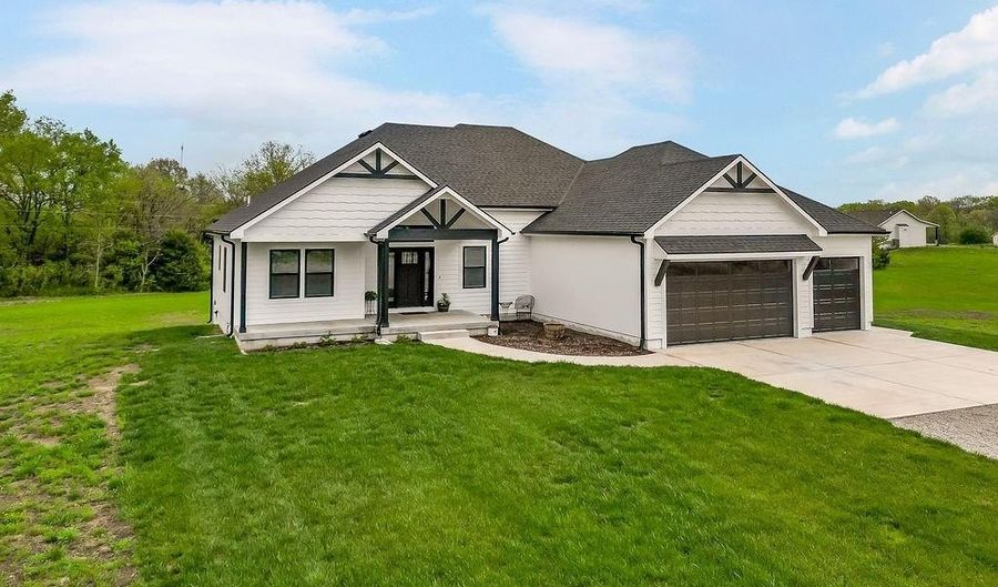 12749 NE Cherokee Dr, Adrian, MO 64720 - 3 Beds, 3 Bath