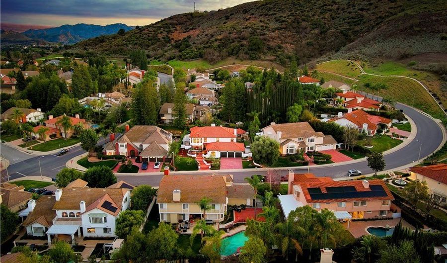 29614 Ridgeway Dr, Agoura Hills, CA 91301 - 5 Beds, 5 Bath