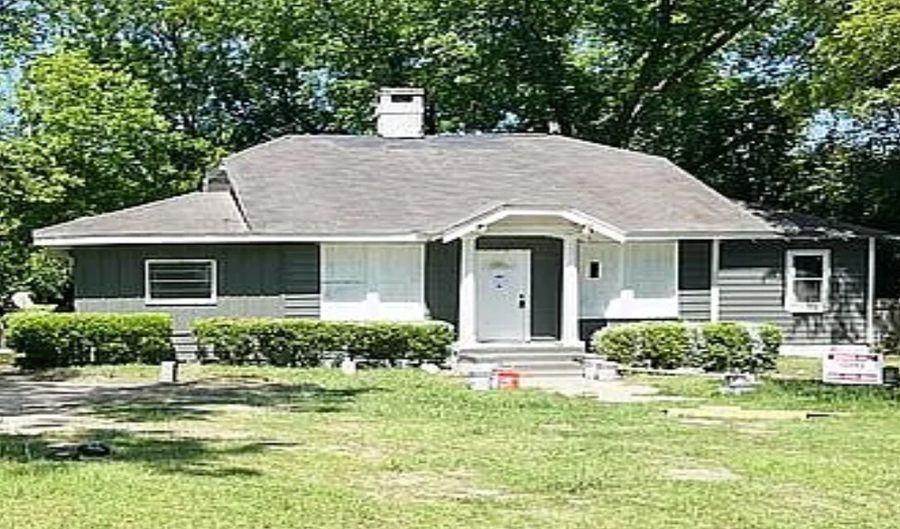 925 Mercedes St, Albany, GA 31705 - 3 Beds, 2 Bath