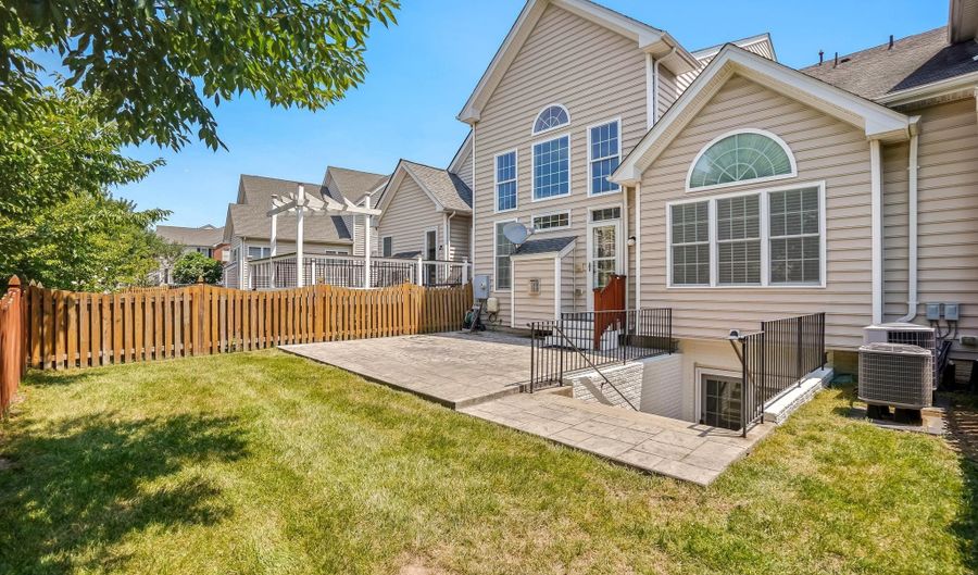 22985 WEYBRIDGE Sq, Ashburn, VA 20148 - 3 Beds, 5 Bath