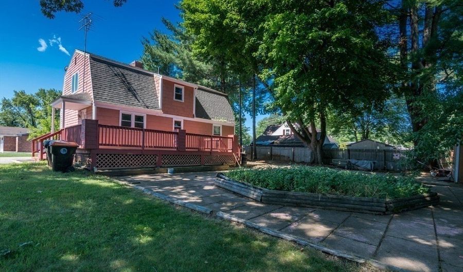 14 Bessbrook, Agawam, MA 01030 - 3 Beds, 2 Bath