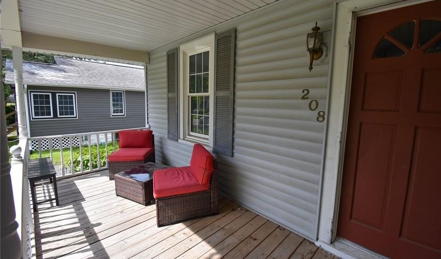 208 Wisconsin Ave, Alton, IL 62002 - 2 Beds, 1 Bath