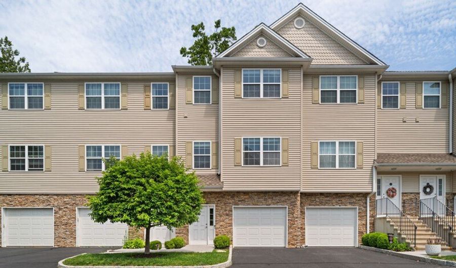 3 Riverview Ct 3, Brookfield, CT 06804 - 3 Beds, 4 Bath