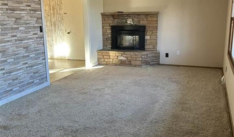 2107 11th St, Cody, WY 82414 - 5 Beds, 1 Bath