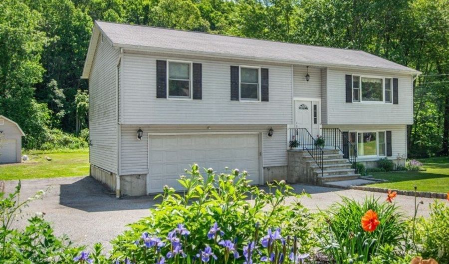 10 W Shore Dr, Alloway, NJ 07462 - 3 Beds, 3 Bath