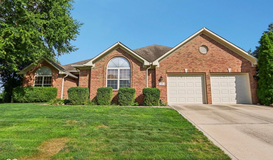 7701 Donegal Dr, Indianapolis, IN 46217 - 3 Beds, 3 Bath