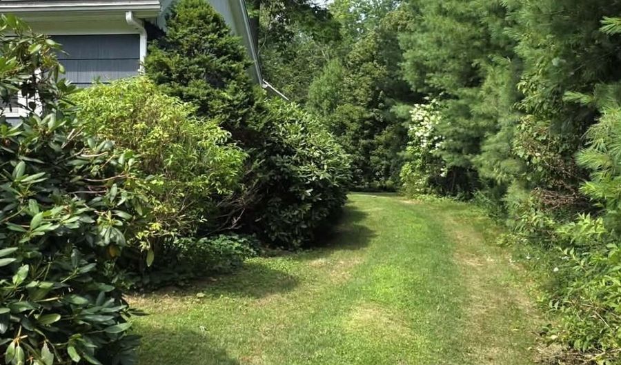 30 Smith St, Augusta, ME 04330 - 3 Beds, 2 Bath