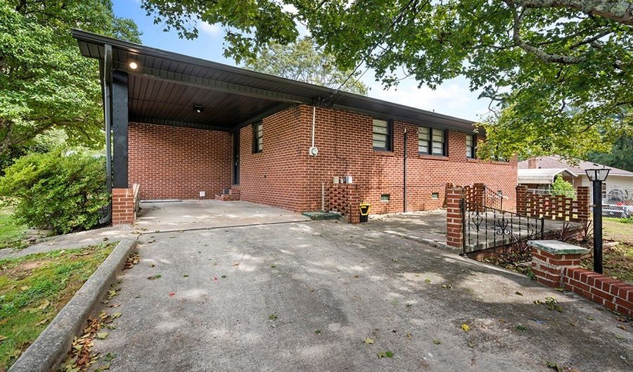 427 Beechwood Crk, Greenwood, SC 29649 - 3 Beds, 2 Bath