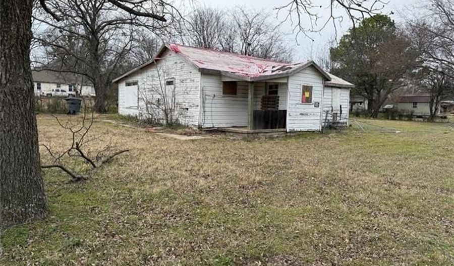 923 E Main, Ardmore, OK 73401 - 2 Beds, 1 Bath