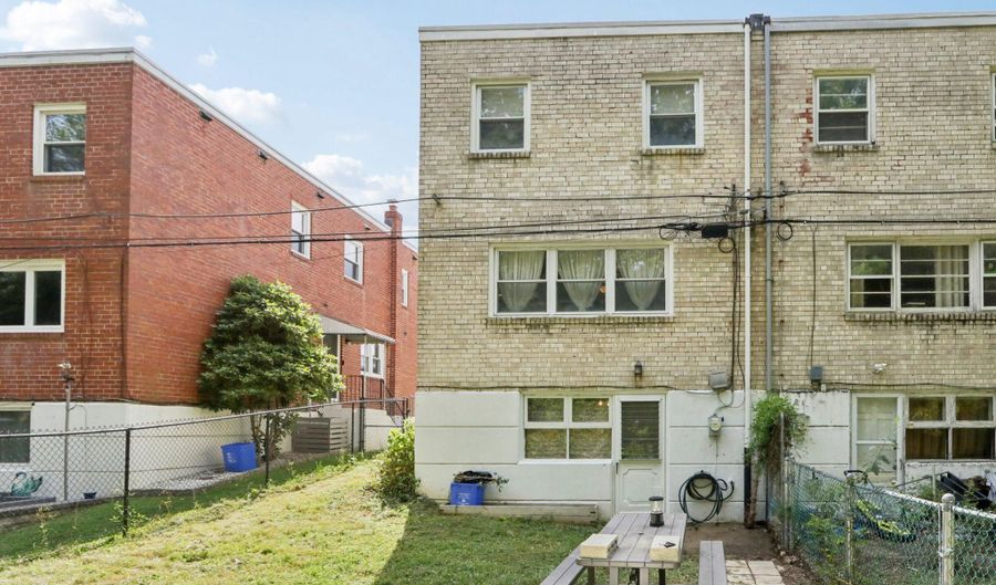 7521 VALLEY Ave, Philadelphia, PA 19128 - 4 Beds, 3 Bath