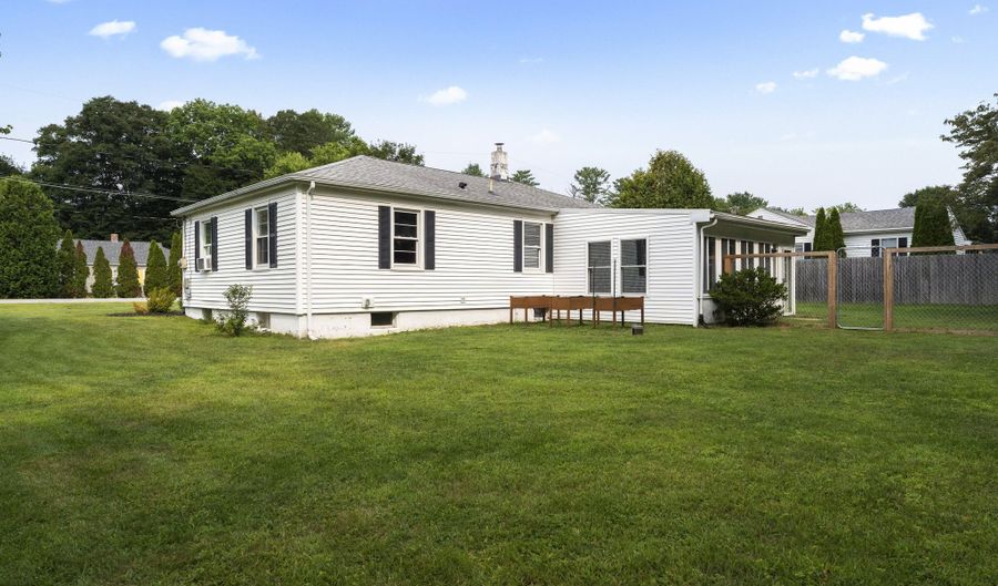 28 Gunnar Dr, Brooklyn, CT 06234 - 3 Beds, 1 Bath