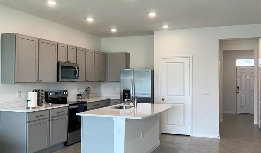 447 MANGROVE SHADE Cir, Apollo Beach, FL 33572 - 3 Beds, 3 Bath