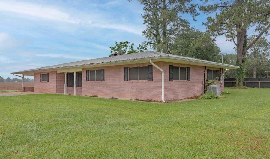 1706 Fuselier Rd, Arnaudville, LA 70512 - 3 Beds, 2 Bath