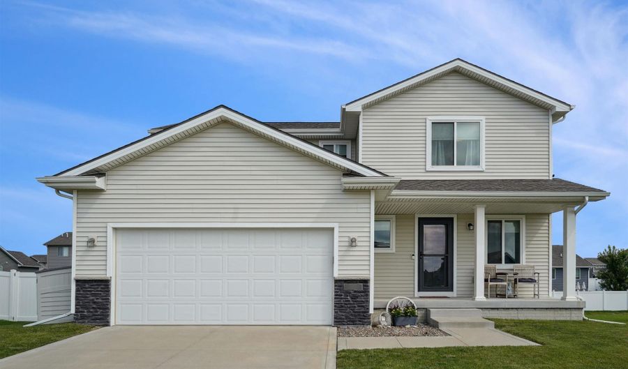 2714 NW 23rd St, Ankeny, IA 50023 - 3 Beds, 3 Bath