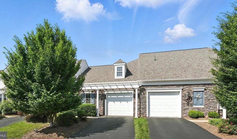 44497 MALTESE FALCON Sq, Ashburn, VA 20147 - 3 Beds, 3 Bath