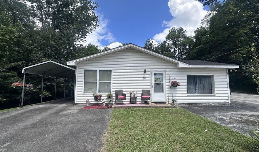 628 630 W Main St, Auburn, KY 42206 - 7 Beds, 4 Bath