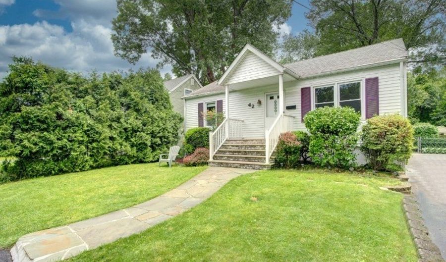 42 William St, Bayonne, NJ 07035 - 2 Beds, 1 Bath
