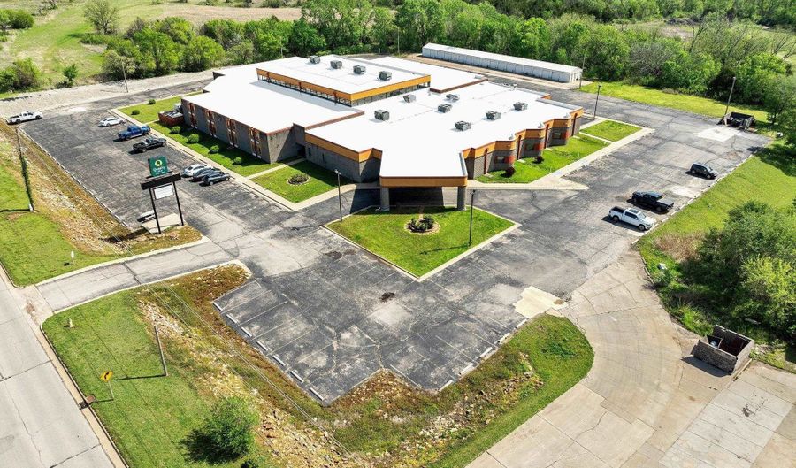 3232 N Summit St, Arkansas City, KS 67005 - 0 Beds, 0 Bath