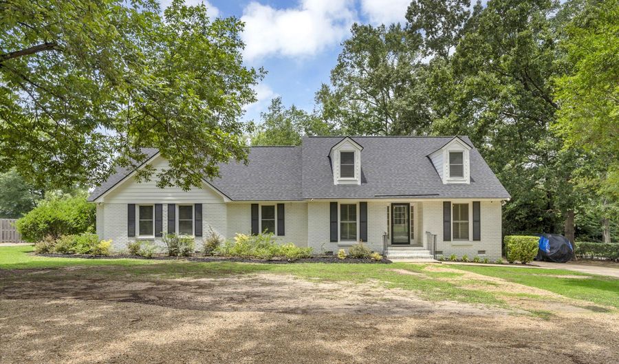 2715 N Doublegate, Albany, GA 31721 - 5 Beds, 3 Bath