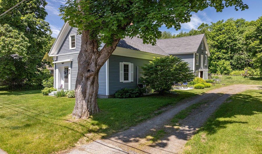 129 Miller St, Belfast, ME 04915 - 3 Beds, 2 Bath