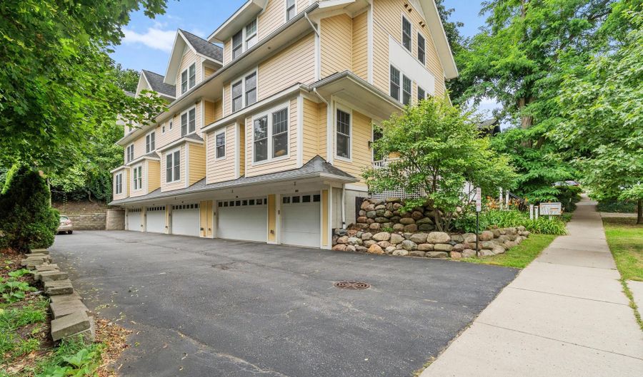 922 Catherine St St, Ann Arbor, MI 48104 - 4 Beds, 4 Bath