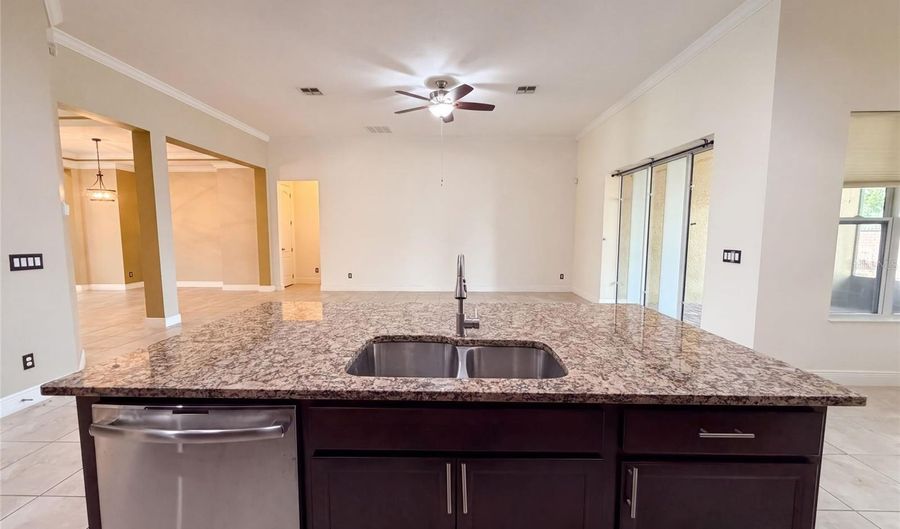 918 BLACKTHORN Dr, Apopka, FL 32703 - 4 Beds, 4 Bath