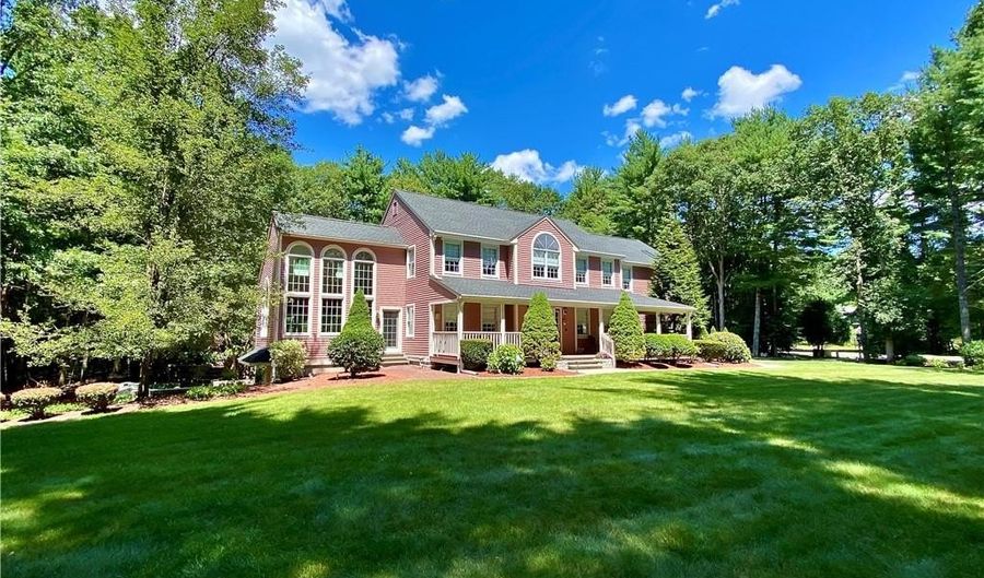 14 Bourget Ct, North Smithfield, RI 02896 - 4 Beds, 3 Bath