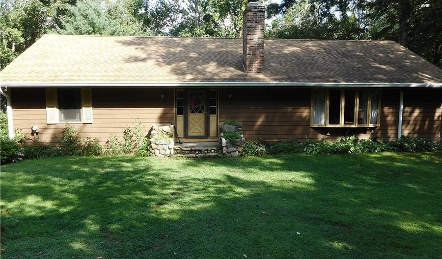 56 W Quasset Rd, Woodstock, CT 06281 - 2 Beds, 2 Bath