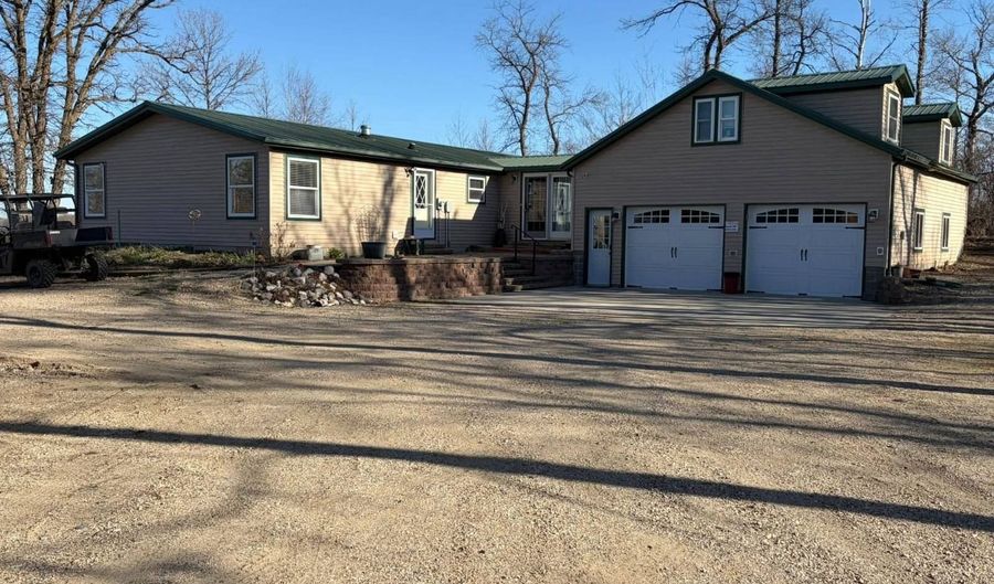 225 Long Lk E, Bottineau, ND 58318 - 4 Beds, 3 Bath