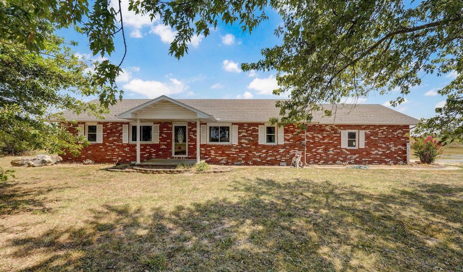 19038 Farm Road 2020, Aurora, MO 65605 - 3 Beds, 2 Bath