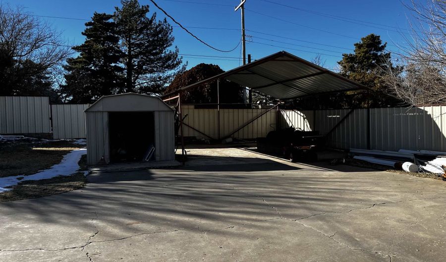 123 Avenue M, Beaver, OK 73932 - 5 Beds, 2 Bath