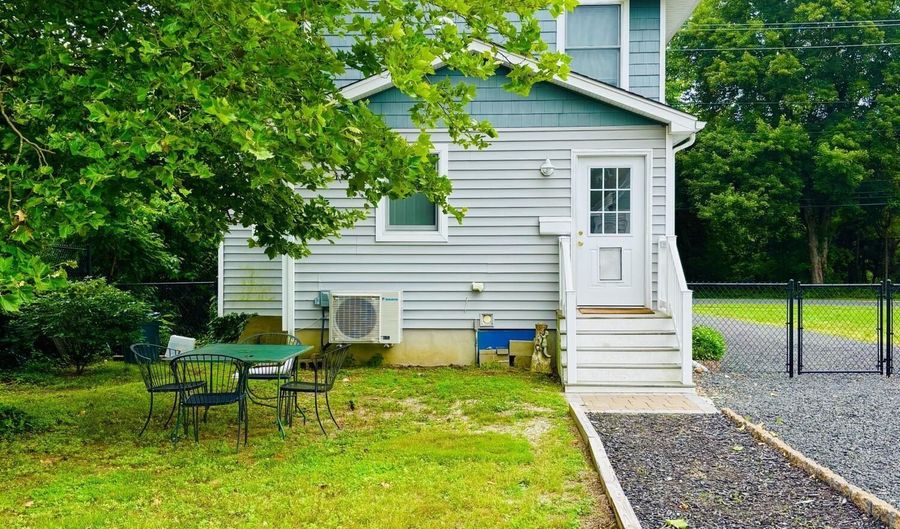 279 S Main St, Barnegat, NJ 08005 - 3 Beds, 2 Bath