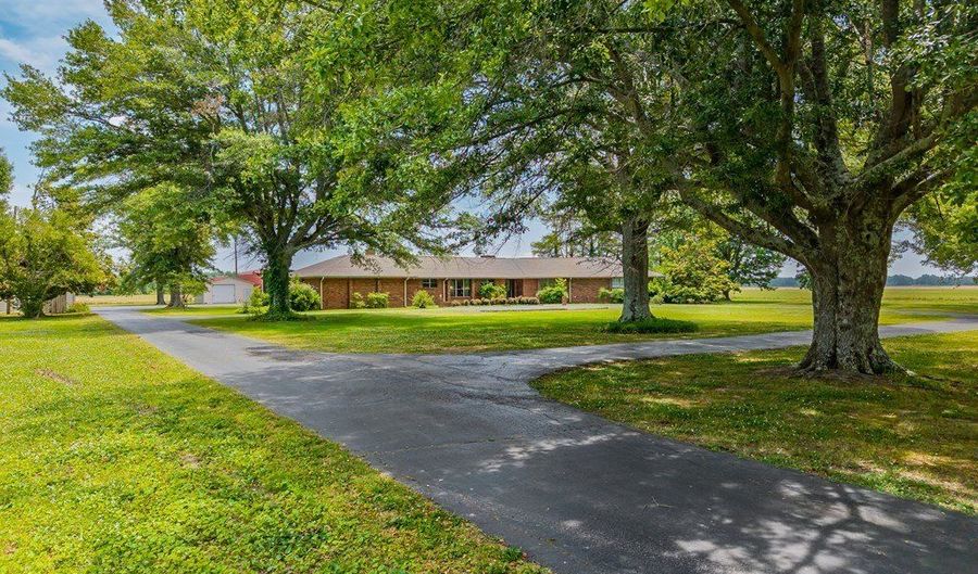 5042 Dummyline Rd, Batesville, MS 38606 - 4 Beds, 3 Bath