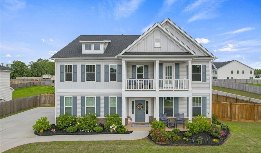 400 N Oak Crest Dr, Belton, SC 29627 - 5 Beds, 4 Bath