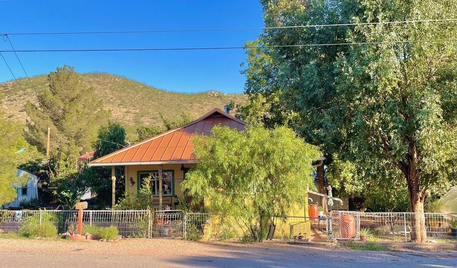 122 VAN DYKE St, Bisbee, AZ 85603 - 3 Beds, 1 Bath