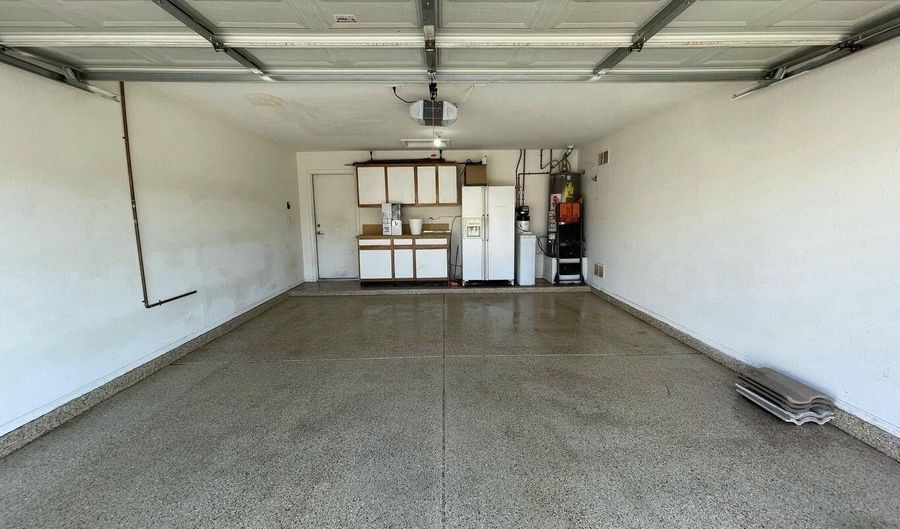 1091 W KINGBIRD Dr, Chandler, AZ 85286 - 3 Beds, 2 Bath