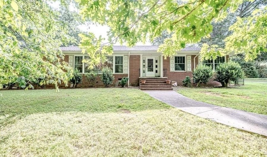 284 Back Creek Rd, Asheboro, NC 27205 - 3 Beds, 3 Bath