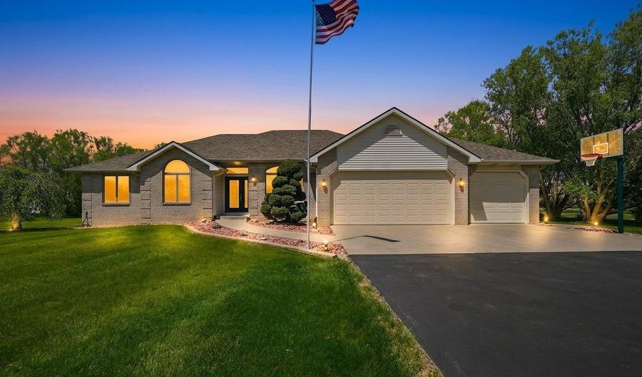 7833 Garman Rd, Auburn, IN 46706 - 3 Beds, 3 Bath