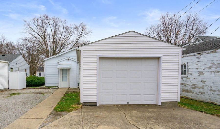 2915 Central Ave, Anderson, IN 46016 - 2 Beds, 1 Bath